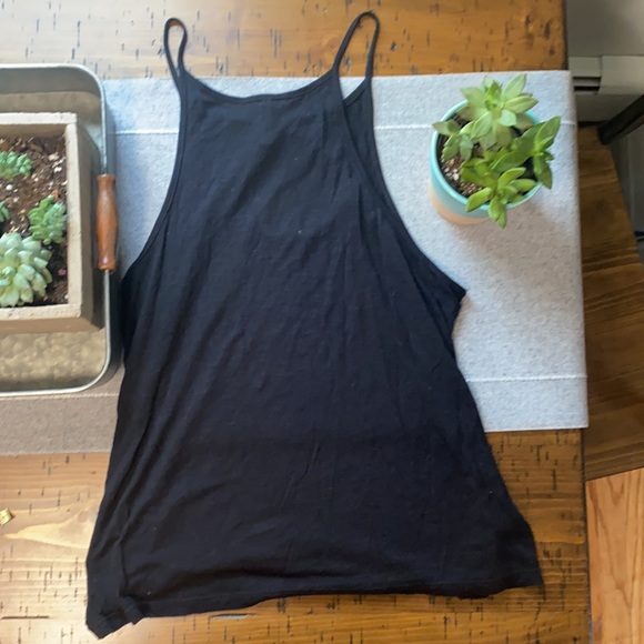 Emma & Sam Keyhole Tank - Picture 7 of 8